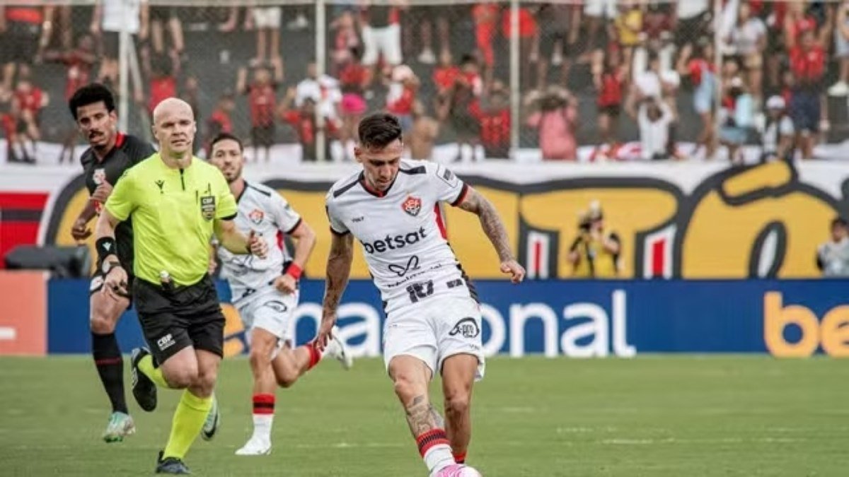 Vitória vence RB Bragantino e sai da zona de rebaixamento do Brasileiro