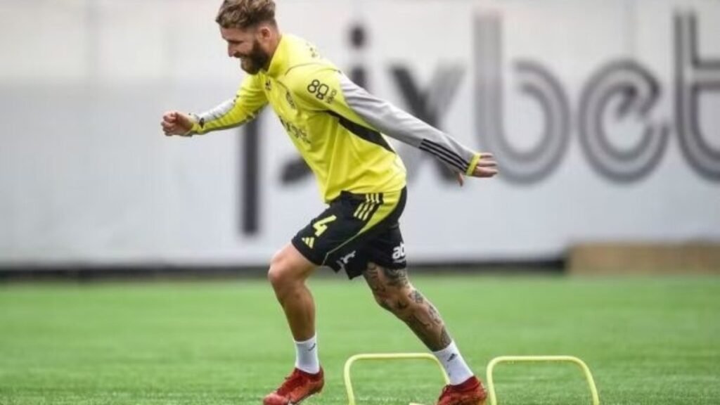 Léo Pereira chega atrasado em treino e recebe punição do Flamengo