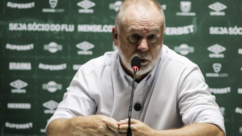 Mano Menezes comemora ponto conquistado, e chama a torcida para último jogo em casa