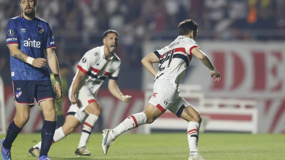 Bobadilla tem noite de confirmação no São Paulo: ‘Sou muito feliz aqui’ Bobadilla tem noite de confirmação no São Paulo: ‘Sou muito feliz aqui’