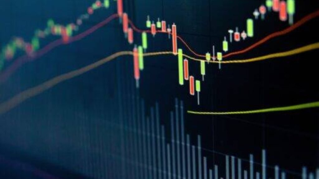 Ibovespa bate novo recorde histórico; dólar sobe com incertezas