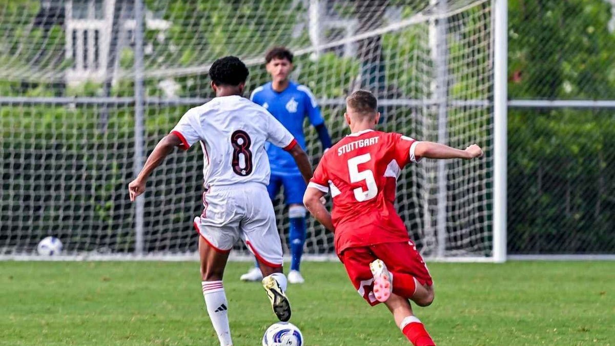 Jovem jogador do Flamengo chama a atenção em torneio na China e recebe elogio de Oscar