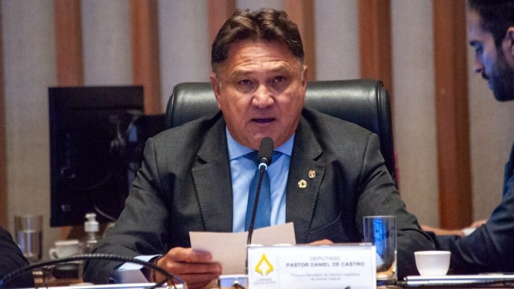 Projeto que flexibiliza remoção de servidores da Educação avança na CLDF
