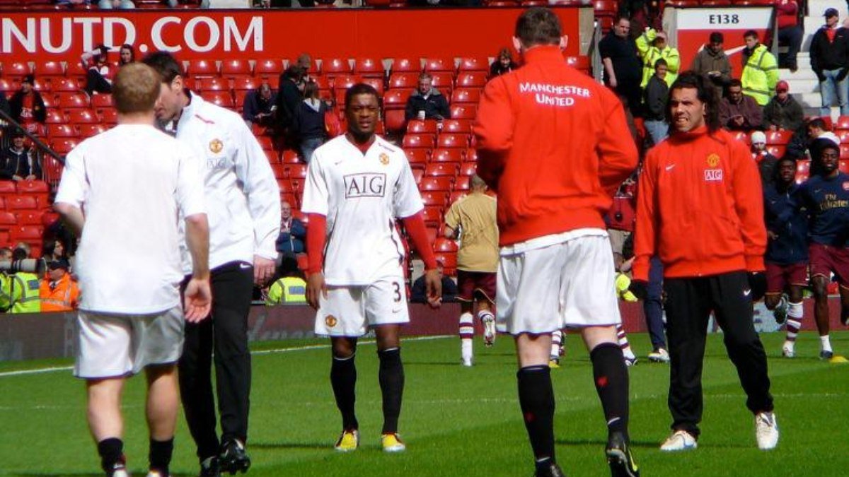 Confirmado! Lenda do Manchester United vai estrear no MMA em maio