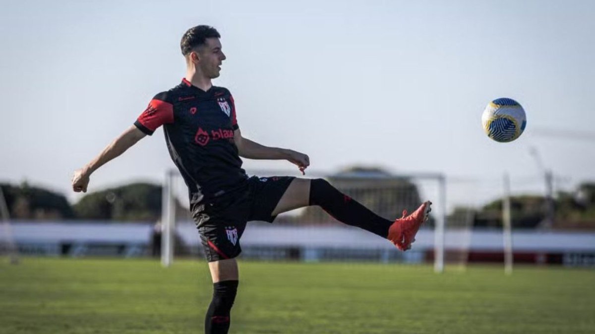 Shaylon deve ser a novidade do Atlético-GO com novo técnico