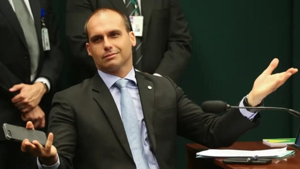 Eduardo Bolsonaro comemora fala de secretário dos EUA sobre possibilidade de sanção a Moraes