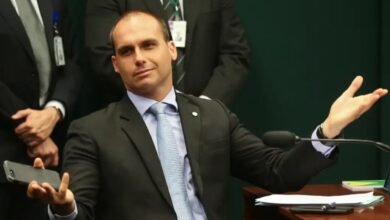 Eduardo Bolsonaro comemora fala de secretário dos EUA sobre possibilidade de sanção a Moraes