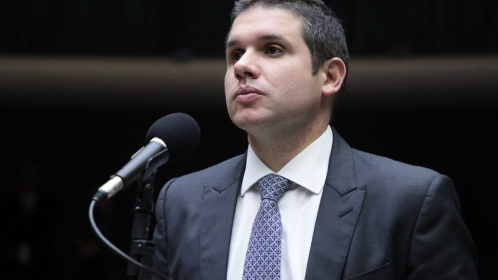 Hugo Motta vai a Goiânia conversar com Ronaldo Caiado e Sandro Mabel