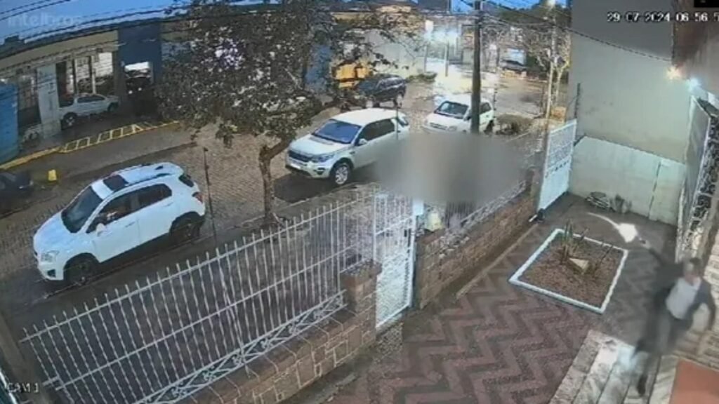 Demitido, ex-funcionário atira em ex-chefe, erra e sai baleado; veja vídeo