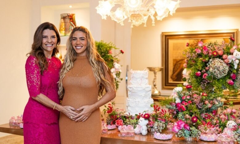 Beatriz Henriques Araújo celebra a doce espera de sua primeira neta
