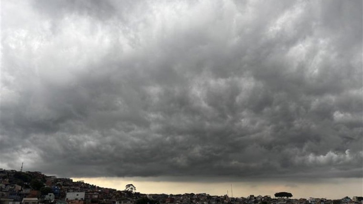 Frente fria mantém tempo instável no fim do feriado de Páscoa