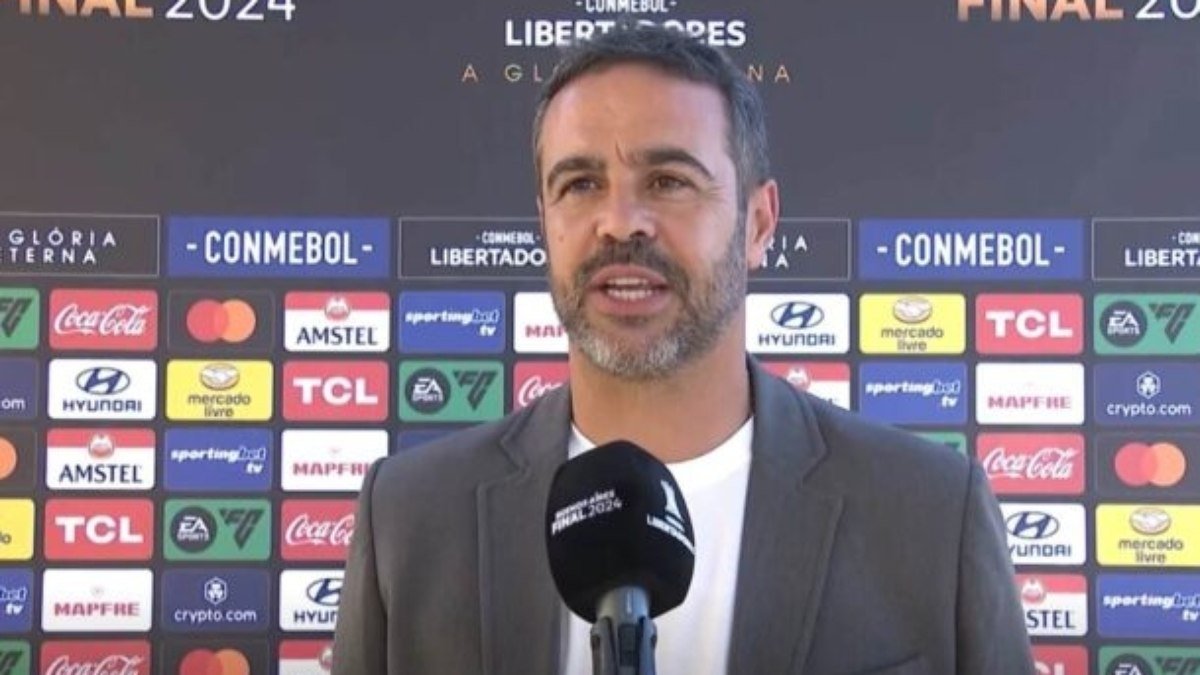 Artur Jorge destaca apoio da torcida do Botafogo na chegada a Buenos Aires
