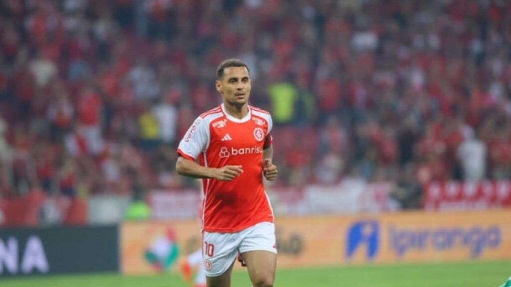 Alan Patrick mostra esperanças com o Internacional para a próxima temporada