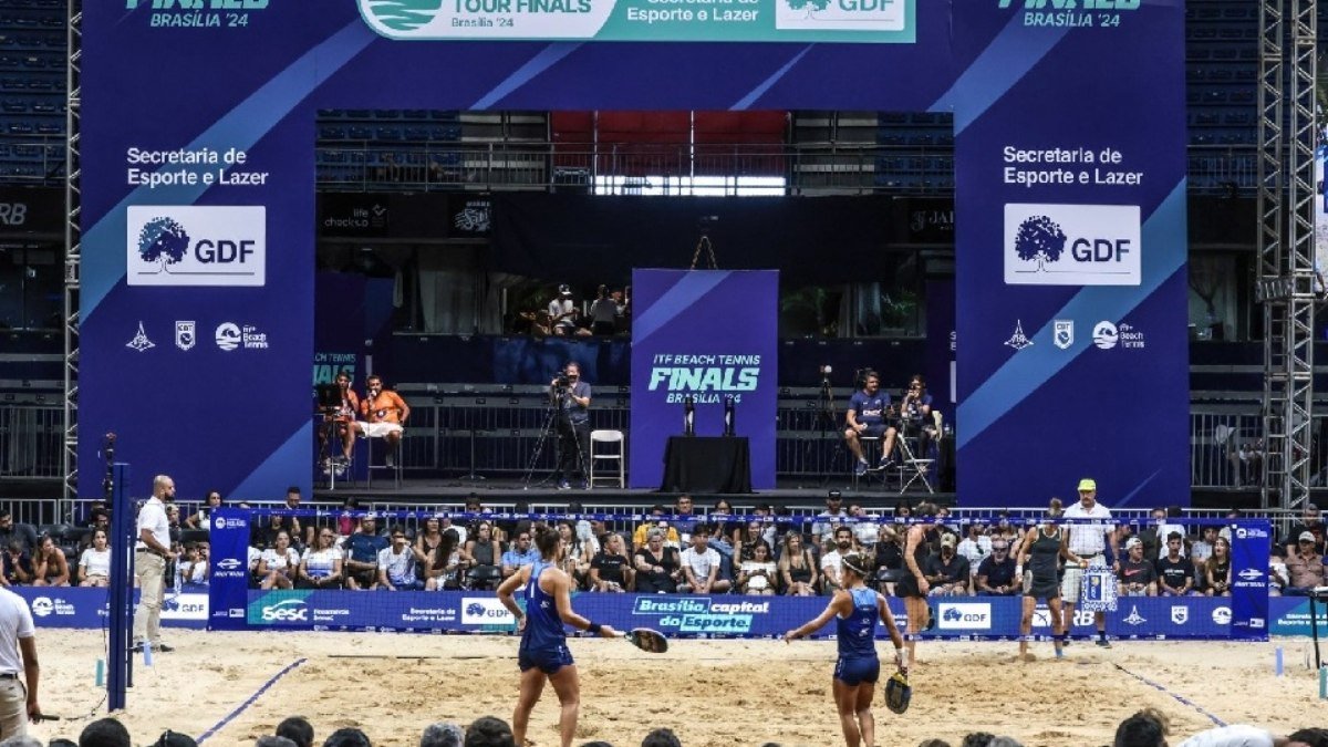 Brasileiros são finalistas e decidem título inédito do ITF Beach Tennis Finals