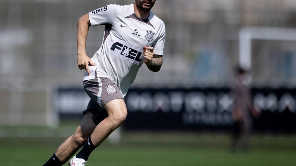 Corinthians antecipa viagem e faz último treino no Sul do Brasil