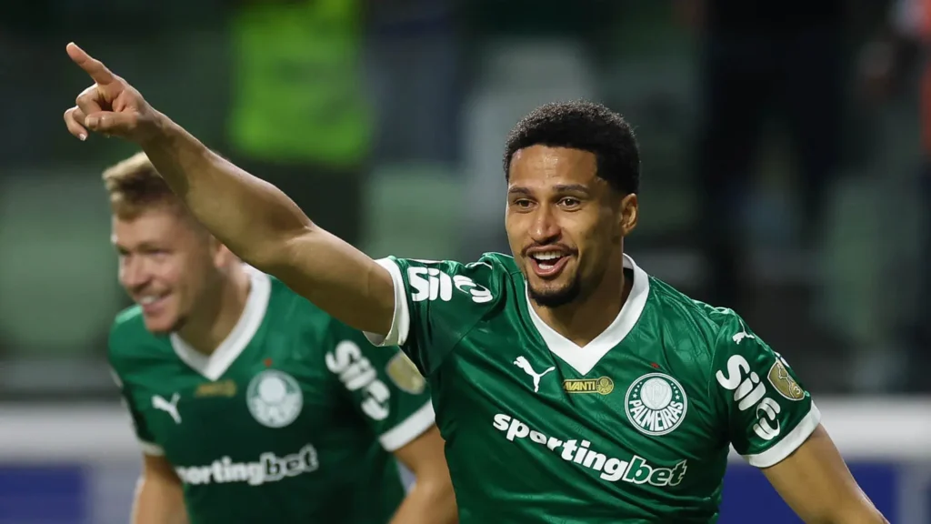 Palmeiras vira em 5 minutos, vence Bragantino e abre vantagem na liderança | ac24horas