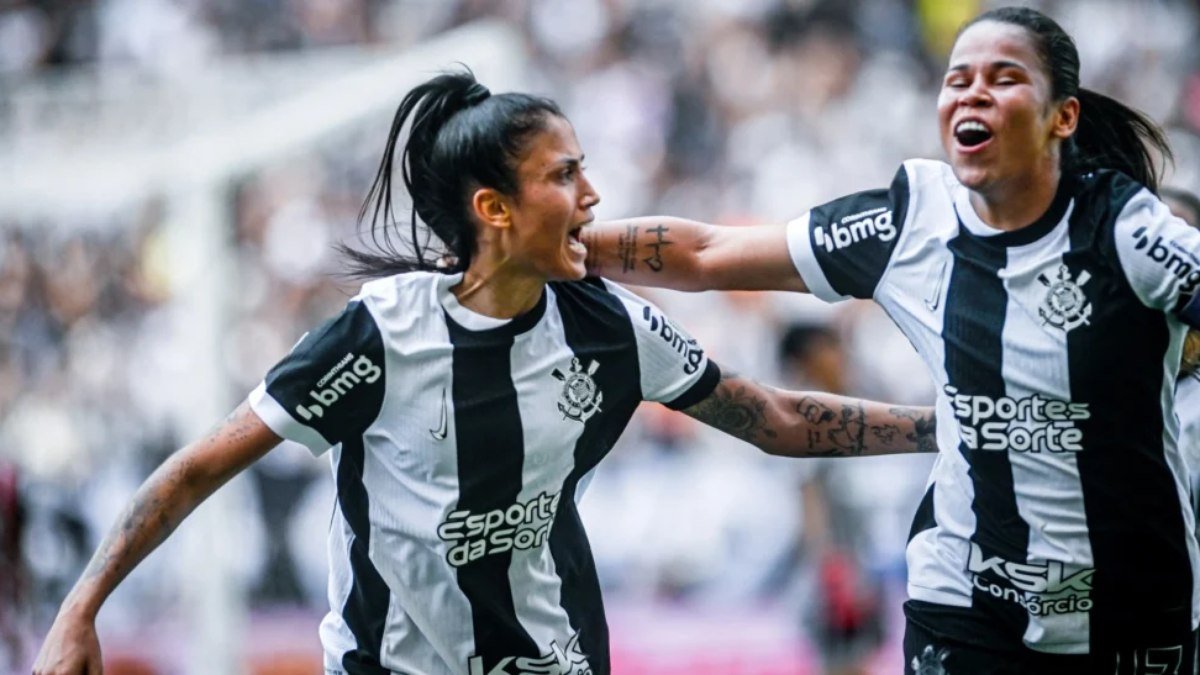 Corinthians é campeão do Brasileirão feminino com recorde de público Corinthians é campeão do Brasileirão feminino com recorde de público