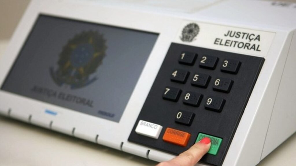 Mais de 155 milhões de brasileiros vão às urnas neste domingo