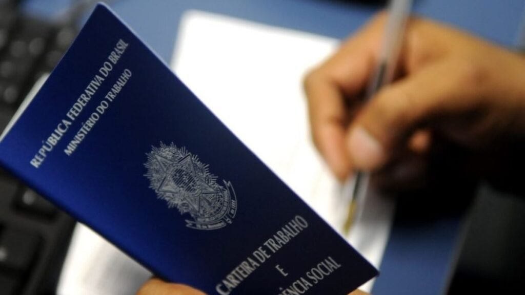 Agências do Trabalhador oferecem 840 vagas de emprego na terça-feira (12)