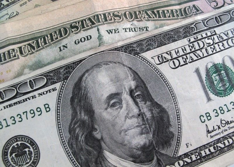 Dólar opera em queda após anúncio de medidas agressivas de estímulo na China Dólar opera em queda após anúncio de medidas agressivas de estímulo na China