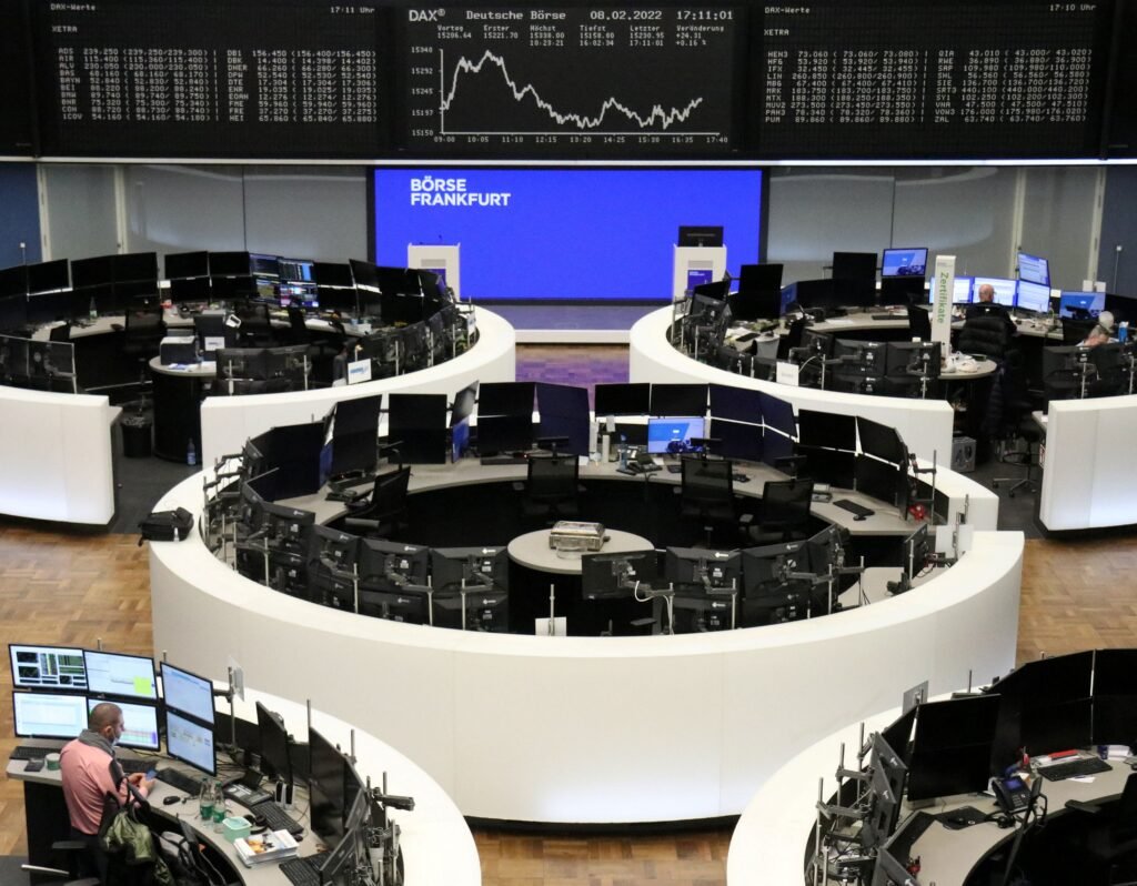 Bolsas da Europa fecham em alta na sessão e na semana com impulso dos EUA
