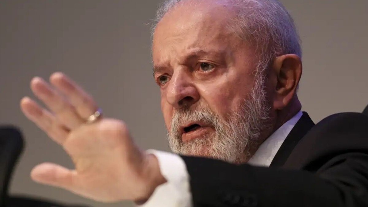 Lula diz que vai comprar ‘alguns aviões’ após incidente com ‘Aerolula’ no México Lula diz que vai comprar ‘alguns aviões’ após incidente com ‘Aerolula’ no México