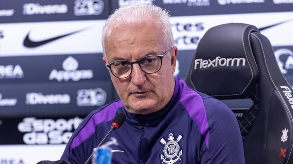 Dorival comenta pênalti perdido por Memphis: ‘Vamos conversar’