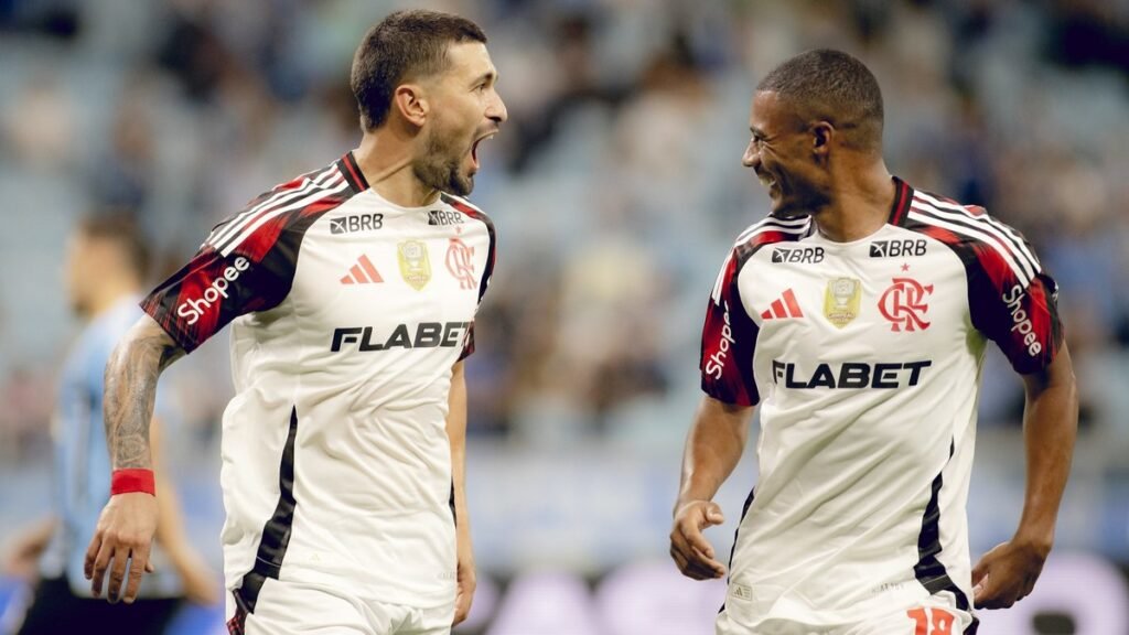 Dor de cabeça! Destaque do Flamengo sofre entorse no joelho