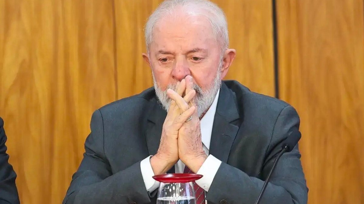 Lula sofre acidente doméstico e dá entrada em hospital de Brasília