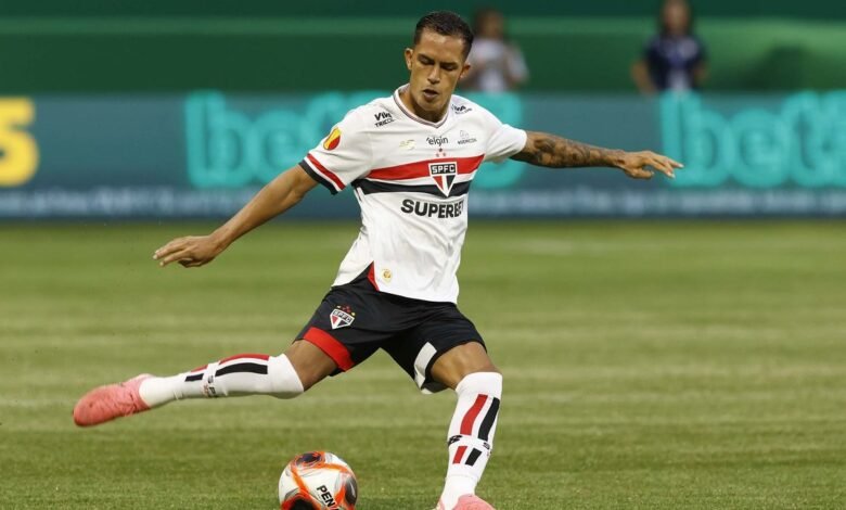 Corinthians lidera corrida por Igor Vinícius, do São Paulo Corinthians lidera corrida por Igor Vinícius, do São Paulo