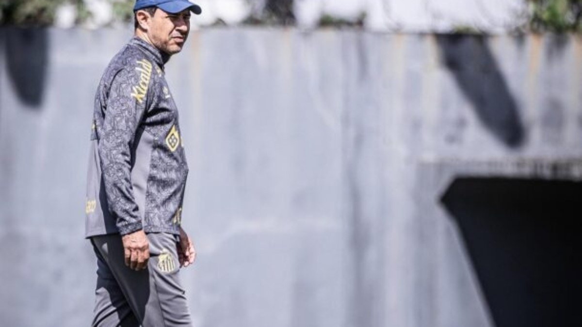 Santos treina bola parada, e Carille define time para o jogo do título