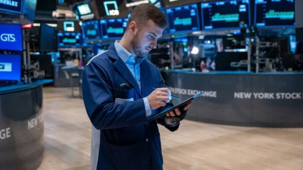 Wall Street fecha semana agitada em leve alta