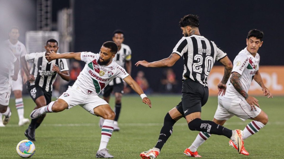 Sem a zaga titular, Fluminense enfrenta o Botafogo no ‘Clássico Vovô’