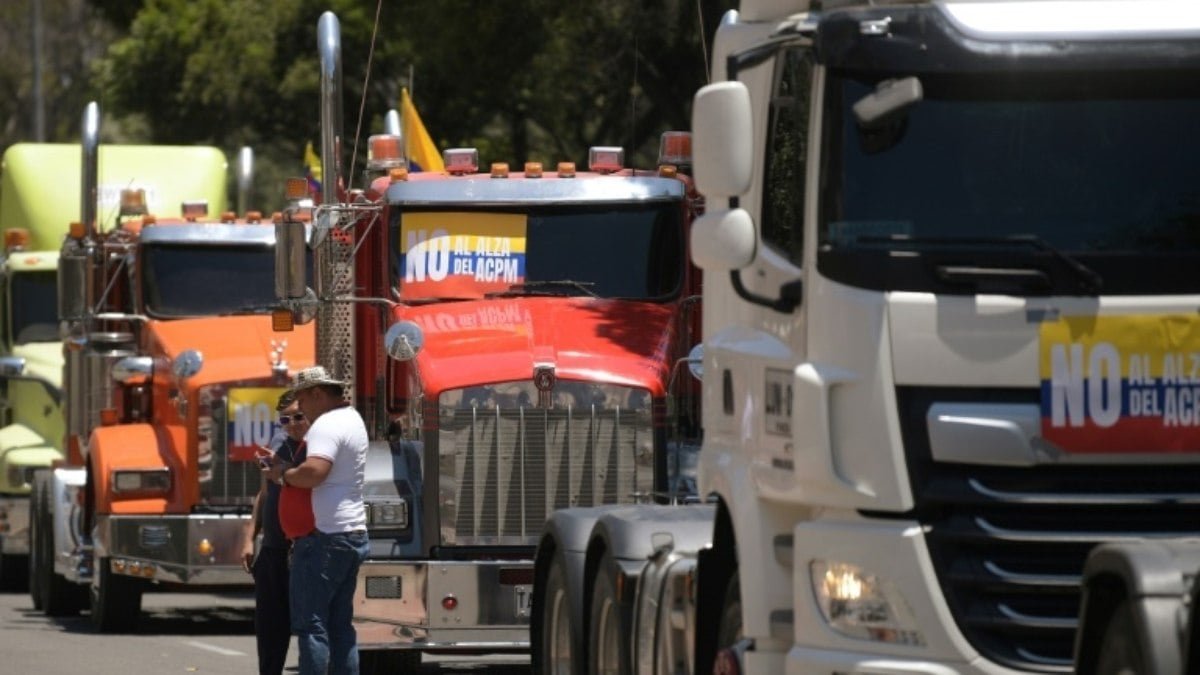 Protestos contra aumento do diesel bloqueiam dezenas de estradas na Colômbia