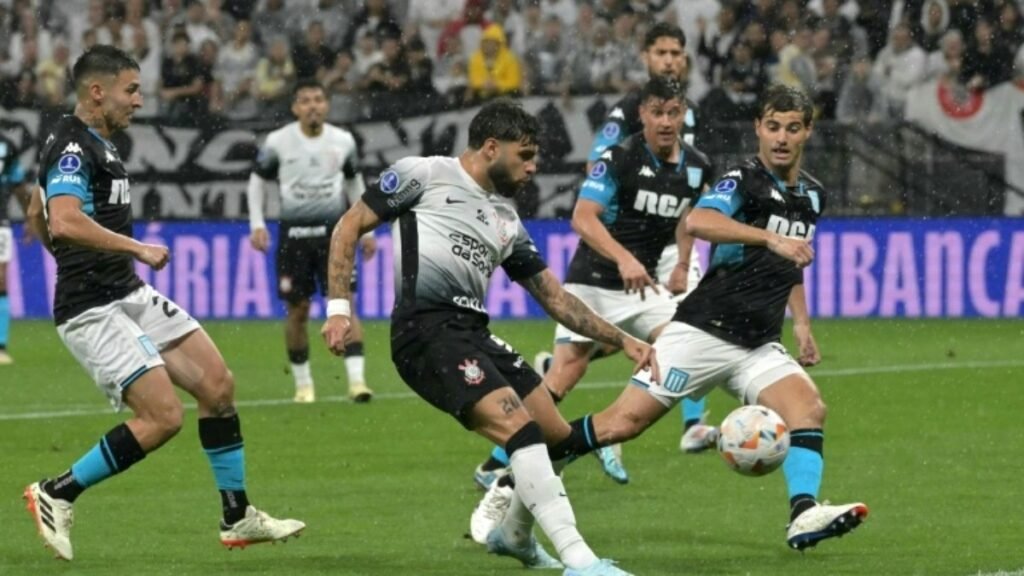 Corinthians e Racing empatam (2-2) na ida das semifinais da Sul-Americana