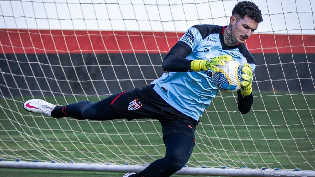 Atlético-GO terá a provável estreia do terceiro goleiro para a partida contra o Fluminense