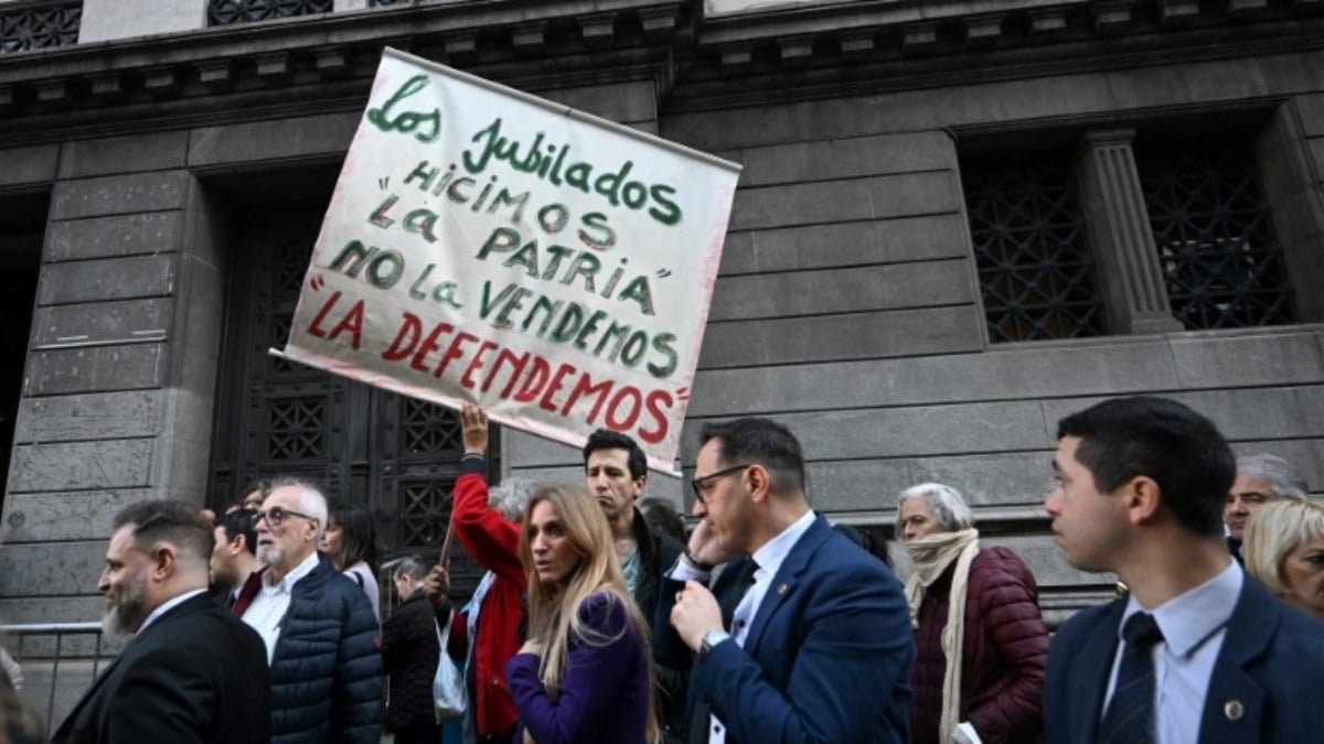 Congresso argentino confirma veto de Milei a aumento das aposentadorias