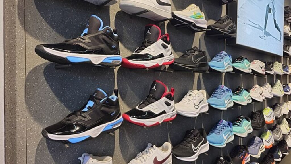 Nike, Adidas e Puma pedem isenção de tarifas para sapatos a Trump