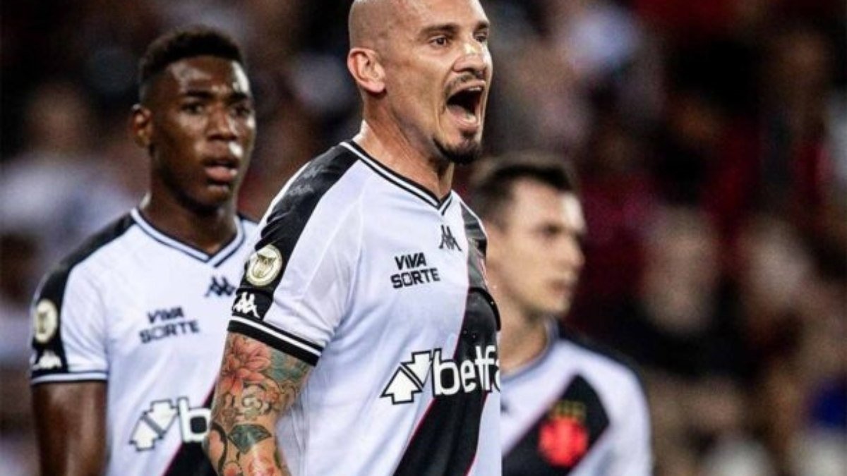 Vasco tem três posições como prioridade para 2025