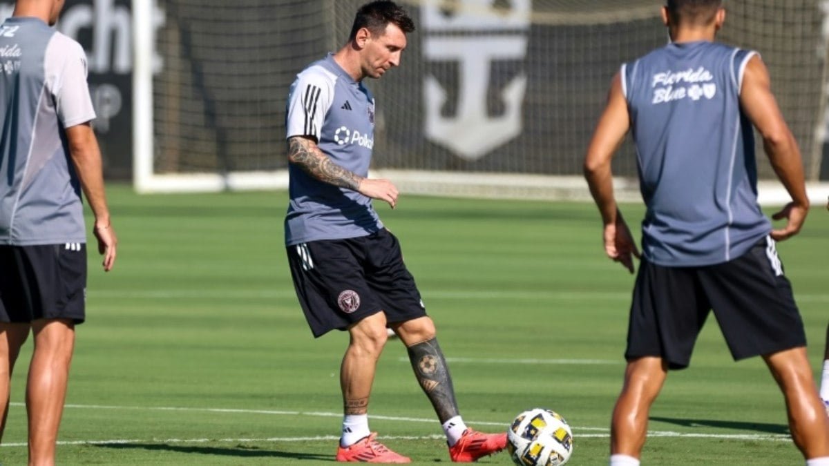 Messi ‘está disponível’ para voltar a jogar após 2 meses, diz técnico Gerardo Martino