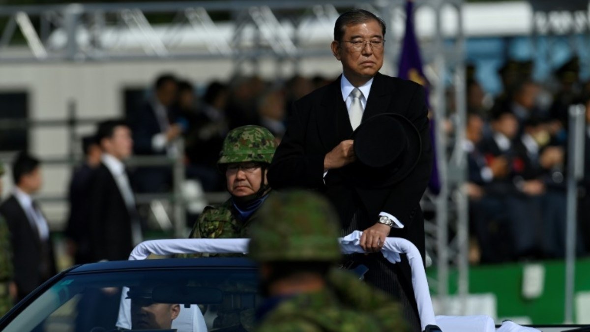 Primeiro-ministro do Japão reeleito à frente de um governo minoritário