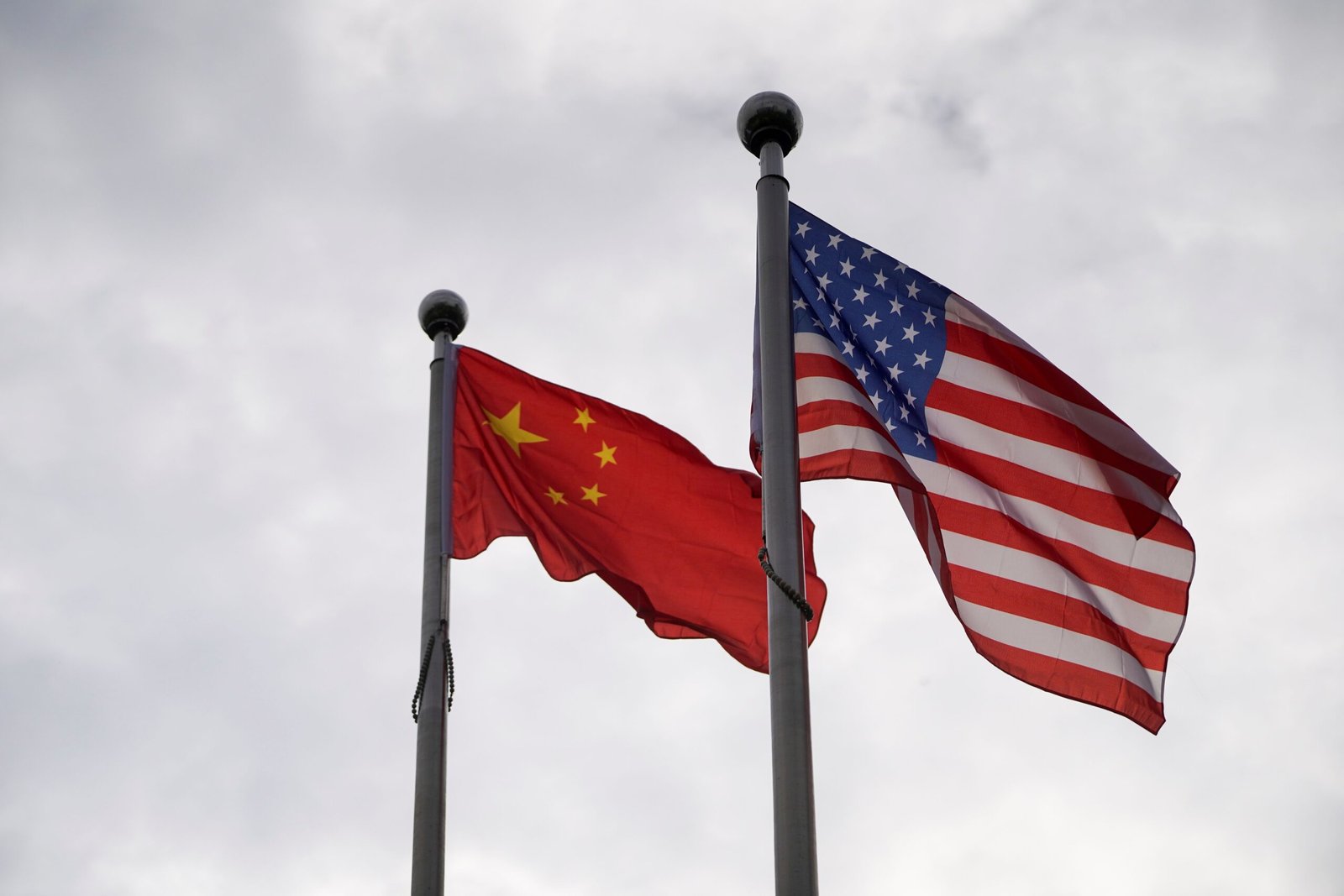 Governo dos EUA deve restringir remessas isentas de impostos vindas da China