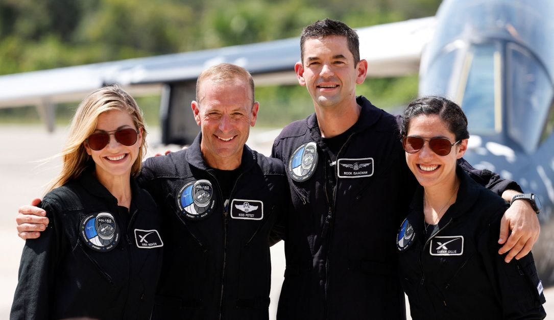 Missão tripulada da SpaceX é adiada após equipamento vazar