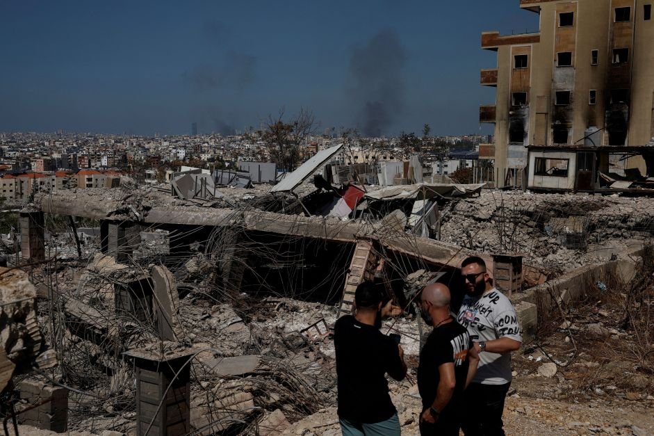 Israel continua ataques no Líbano enquanto avalia resposta ao Irã; veja o que se sabe