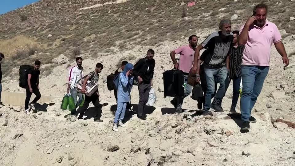 Israel bombardeia estrada usada por deslocados libaneses
