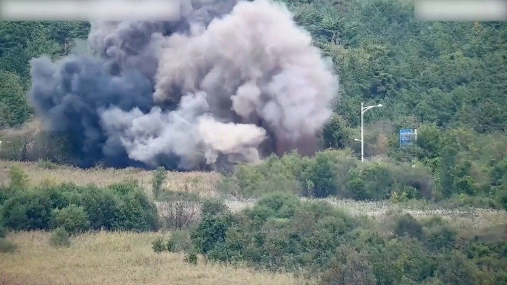 Coreia do Norte explode vias de acesso à Coreia do Sul