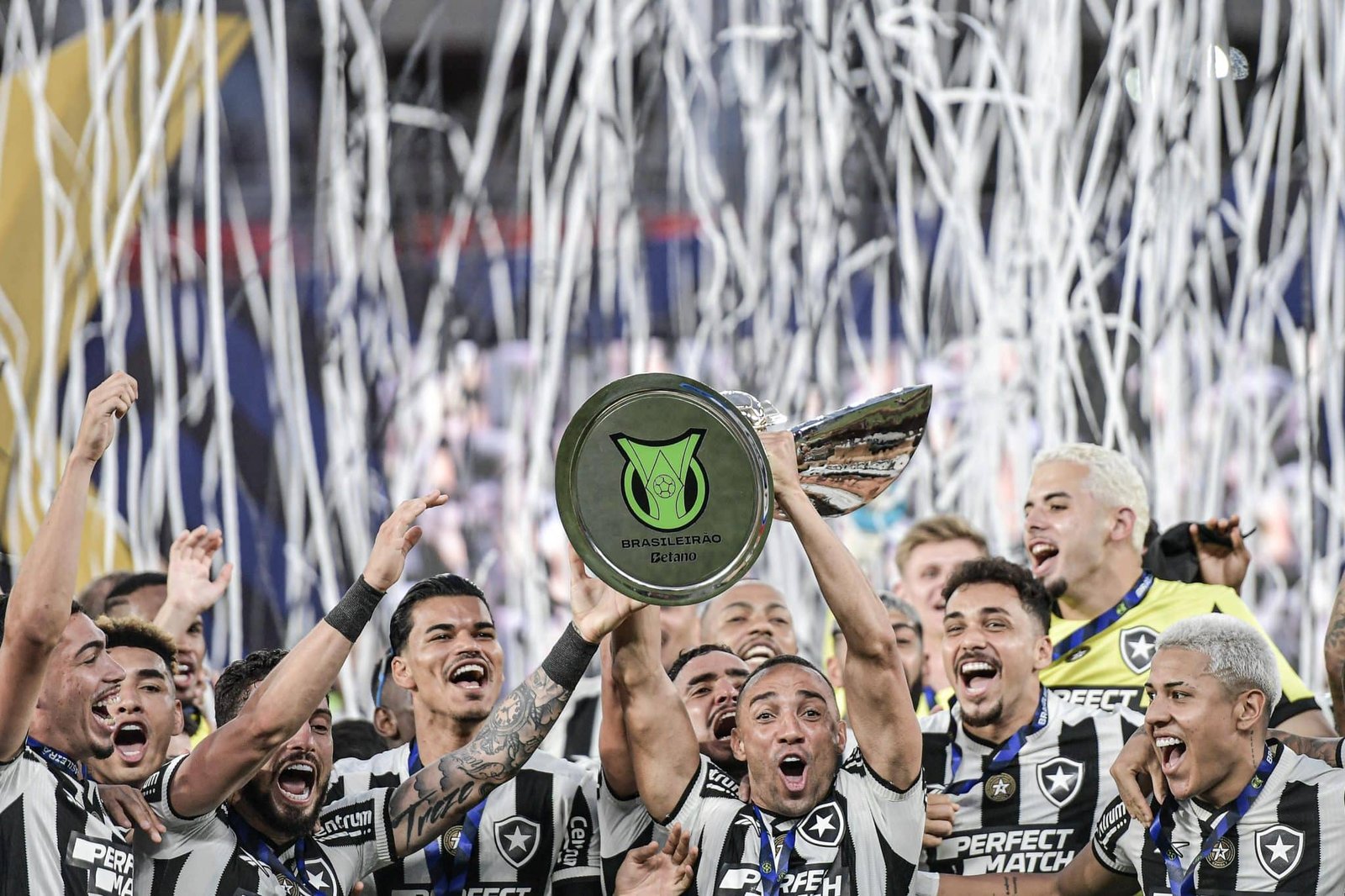 Com título brasileiro, Botafogo supera feito histórico do tri do São Paulo de Muricy