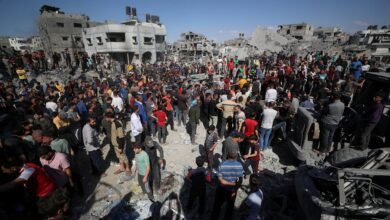 Ataques aéreos de Israel matam pelo menos 100 em Gaza em meio a negociações
