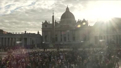 Conclave: Cerca de 45 mil pessoas esperam primeira fumaça no Vaticano