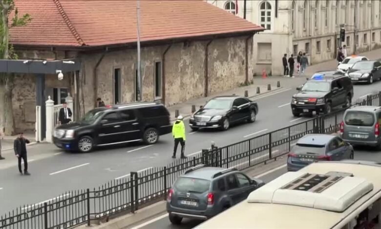 Delegações russa e ucraniana chegam ao local das negociações na Turquia Delegações russa e ucraniana chegam ao local das negociações na Turquia